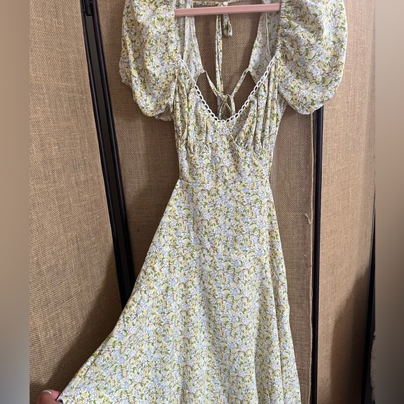 SOLD. Mid length summer dress. Size xs - Picture 2 of 3
